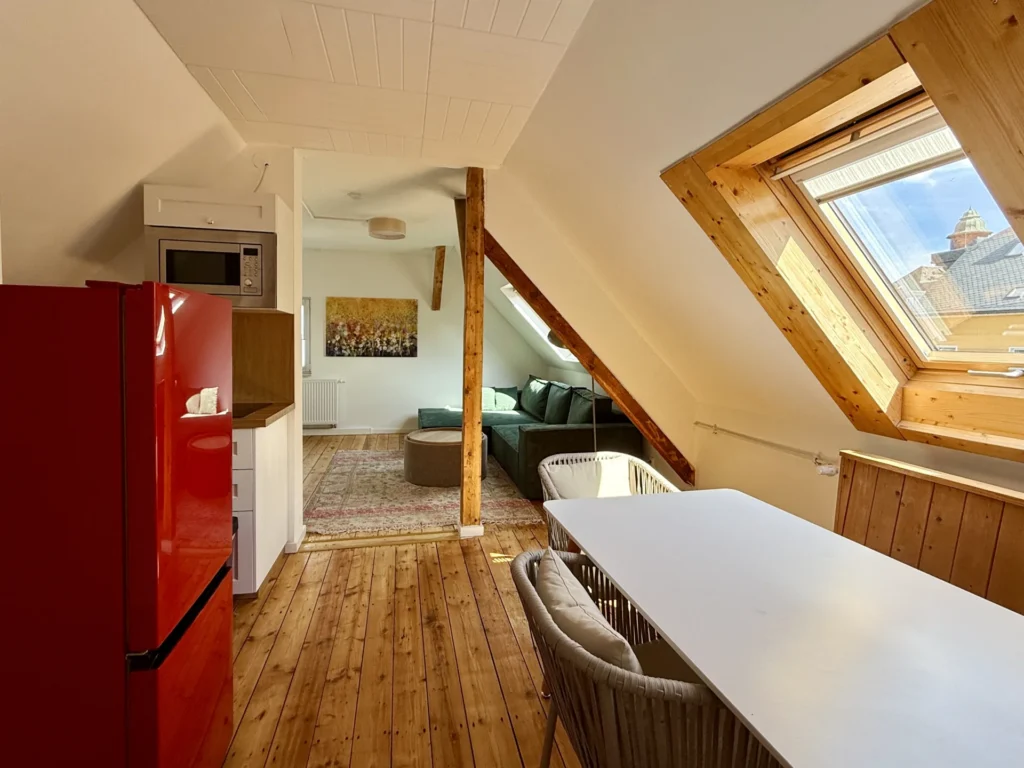Küche und Esstisch im Loft