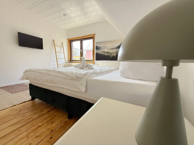 Schlafbereich mit Boxspringbett